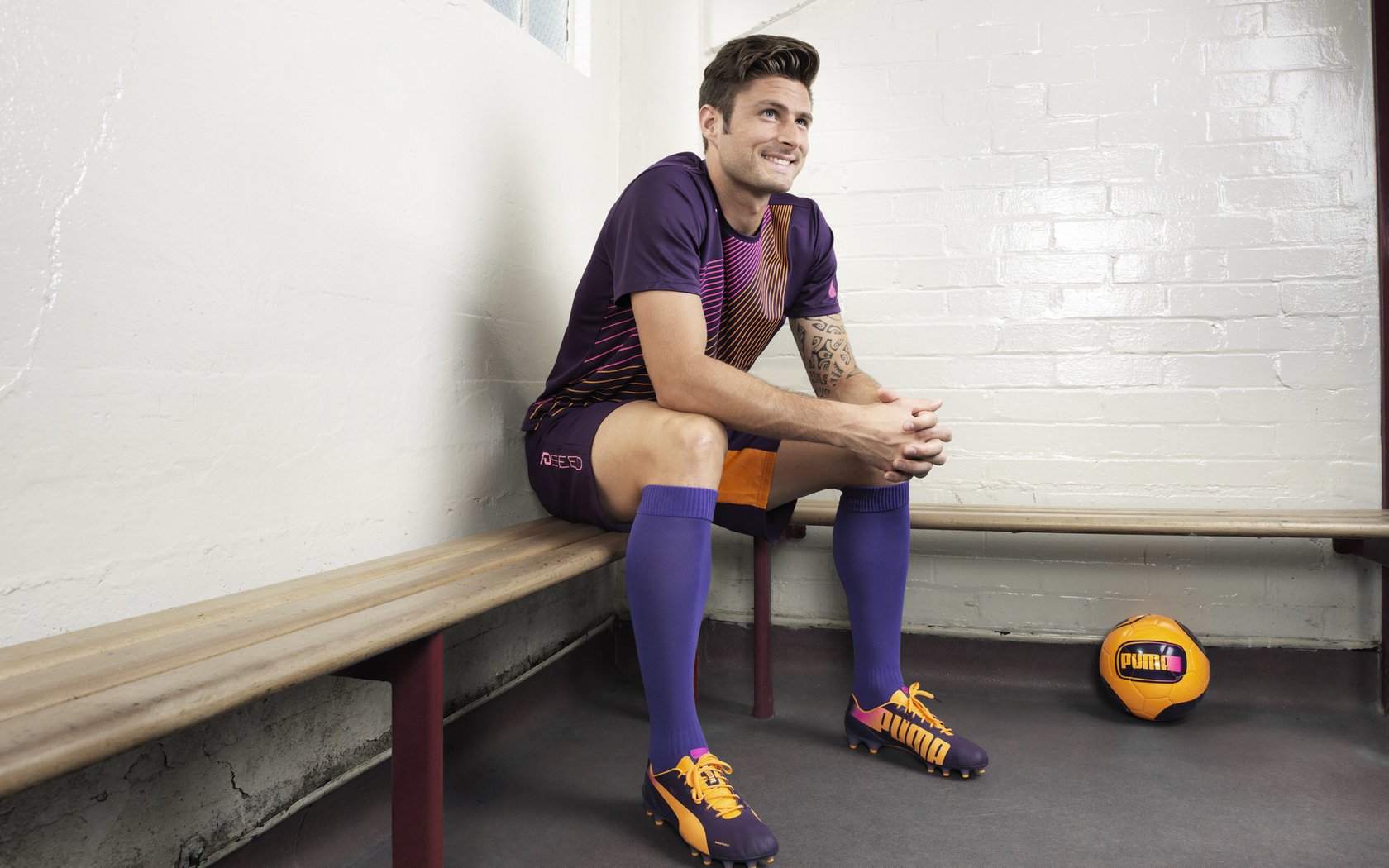 开云官网-英超官方宣布将举办更多公益活动，强化企业社会责任，英超球队赞助商一览